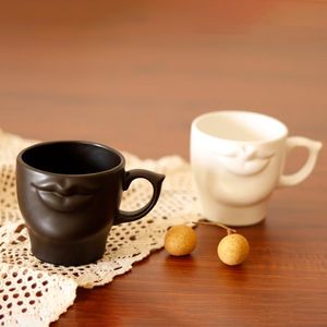 Kubki Kreatywny kubek do ust czarno -biały kubek nordycki dom do domu mleczny kawa ceramiczne filiżanki wody pijowe kuchnia