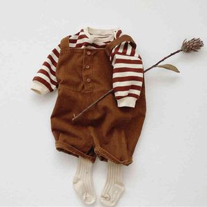 Primavera Vestiti per bambini Maglione a maniche lunghe a righe Pantaloncini con cinturino in velluto a coste Completo a due pezzi Set per bambini 210515