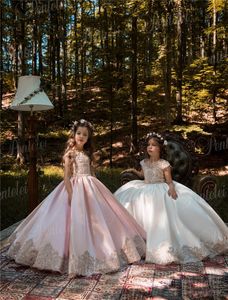 2021 Vintage Rosa Princess Flower Girl Dresses With Gold Lace Appliqued Wedding Party Tutu Kids Födelsedagsklänning
