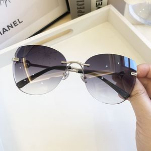 Fashion Rimless Cat Eye Sunglasses Women 2020 Luxury Brand Brown Blue Gradient Sun Glasses Black heart Decoration Beach Eyewear