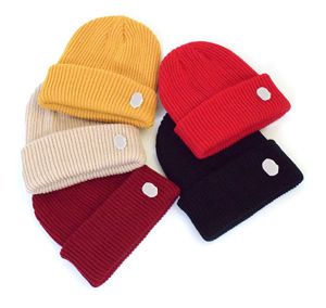 Häkelfarben großhandel-Männer Frauen Mützen Neue Farben Herbst Winter Gestrickte Schädelkappe Mode Outdoor Hüte Marke Häkeln Casual Bonnet