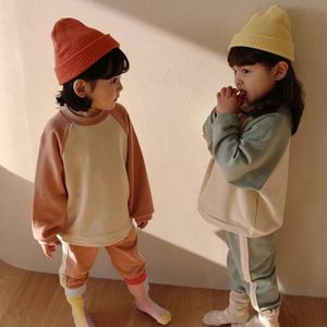 T-shirt + pantaloni a maniche lunghe in tinta unita per neonate e bambine Set di abbigliamento per bambini Bambini Ragazzo Ragazza Abbigliamento casual per esercizi 210521