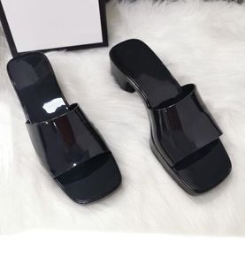 32k den senaste kvaliteten Kvinnor Design Sandaler Läder Girl Dress Wedding Sexy Heel Lady Shoes Mid-Heel Sandal