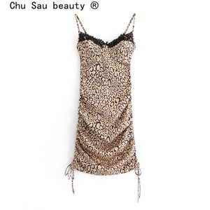 Mode Sexy Chic Leopard Print Deep V-Ausschnitt Mini Sling Kleid Frauen Party Eveing ​​Stil Spitze Patchwork Backless Kleider Weibliche 210508