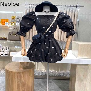 NEPLOE FEMME Roupas 2 peças Set Mulheres Quadrado Collar Puff Manga Crop Tops Alongamento Cintura Largura Perna Shorts Coreano Chic Casual Terno 210422