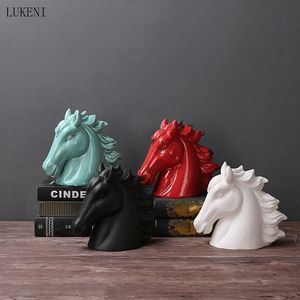 Nordic Country Simple Craft Gift el Villa Coffee Shop Living Room Entrance Ceramic Horse Head Decoration 210414