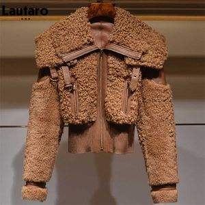 Lautaro Winter暖かい厚いパッチワークのファックスファーコート女性長袖ジッパーターンダウンカラースタイリッシュなふわふわのジャケットファッション210927