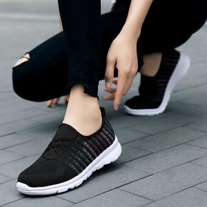 Hotsale Kvinnors Casual Fashion Running Skor Sneakers Blå Svart Grå Enkel Daily Mesh Kvinna Trainers Utomhus Jogging Walking Storlek 36-40