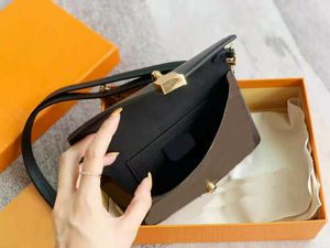 Class A Quality Designer Lock On Strap Shoulder Bags Back Drawstring Lucchetto su Cinturino Coated Canvas & Real Calf Leather Cross Body Inscription Cadenas Handbags