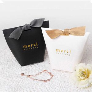 50pcs/lot Merci Black and White Pillow Box Foil Gold Ribbon Bow Present Carton Pouch Kraft box Gift Boxes Wedding Party Supply 211014