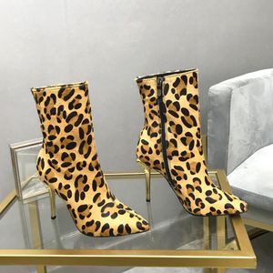 Klassisk mode europeisk och amerikansk stil tunna höga klackar kort stövlar leopard tryck sexig feminin sänd väska storlek 35-42