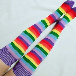Rainbow Stripe Längda Stora Rör Bomull Socks Knä Hög Vackra Ben Strumpor 211201