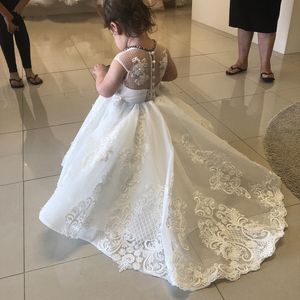 Blumenmädchenkleider für die Hochzeit, Satin-Stickerei, High-Low-Mädchen-Festzug-Kleid, Stufenrock, maßgeschneiderte Kindergeburtstagskleider