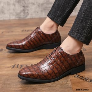 Trendy Coccodrillo In Rilievo A Punta Stringata Brogue Oxfords Scarpe Per Gli Uomini Casual Abito Da Sposa Calzature Appartamenti Zapatos Hombre Vestir