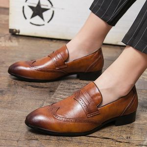 İtalyan ofis moda markası erkekler erkek brogue ayakkabıları elbise loafers coaffeur düğün ayakkabı sapato sosyal maskulino 46513 s