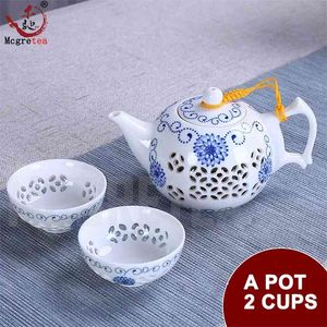 茶セットブルーアンドホワイトの絶妙な陶磁器の鍋やケトラストカップ磁器中国のカンフーセットドリンクウェア1ポット2カップ210813