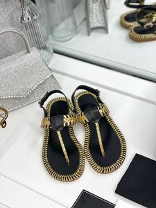 Sandali con punta intrecciata di tendenza della moda estiva da donna, tomaia intrecciata a mano, suola in cuoio ispessito doppio allargato