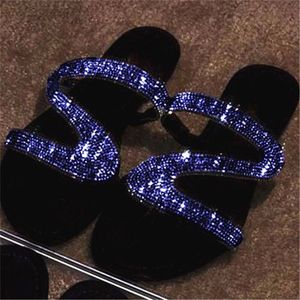 2021 Kvinnor Flat Slides Designer Tofflor Sandal Med Rhinestone Sommar Strand Slipper Glitter Flip Flops Outdoor Casual Skor Toppkvalitet W3