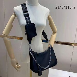2022 Designer Mulheres Hobos Bolsas de ombro Moda Bolsas de luxo Bolsas Baguete Lady Nylon Bag Sagra 2000 Tag de alta qualidade 7 cores
