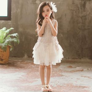 2020夏の女の子ビーズガーゼプリンセスドレス子供服赤ちゃんキッズピュアカラースリムメッシュレースプリーツドレスx 39 Q0716