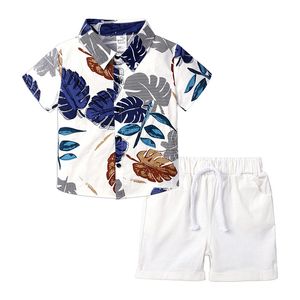 Summer Boy Clothes Camicia stampata a foglie con pantaloncini bianchi 2 pezzi Abbigliamento per bambini Completo per bambini piccoli Set Fashion 210429