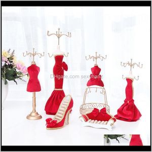 Packaging & Drop Delivery 2021 Creative Princess Red Festive Mannequin Jewelry Stand Rack Wedding Gift Window Display Mini Doll Sofa Zc594