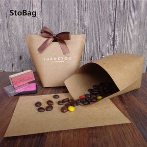 Stobag 10 SZTUK Wesołych Świąt Papier Kraft Box Dziękujemy Cukierki Czekoladowe Opakowania Zaopatrzenie ze wstążką Świętować Biskuite 210602