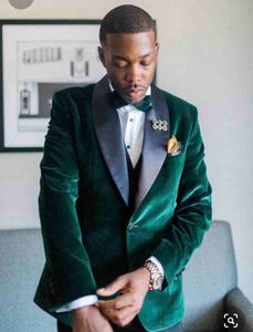 Мода One Button Green Velvet Groom Tuxedos Шаль Отворотный свадьба / выпускной / ужин Groomsmen Мужские костюмы Blazer (куртка + брюки + жилет + галстук) W1421