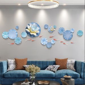 TV bakgrund dekorativa objekt vägg dekoration hänge figurer 3d tredimensionell fisk hängande blomma vardagsrum soffa bakgrund vägghängande