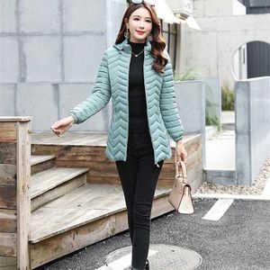 Giacca invernale da donna Moda sottile e leggera Parka in cotone con cappuccio cappotto invernale sottile Alta qualità casual coreano c 211216