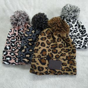 Cappellino da donna Designer Beanie Fashion Ladies Leopard Style Winter Warm Caps Unisex Letters Cappelli da sci all'aperto