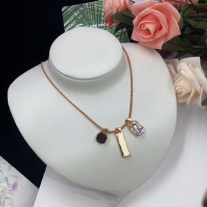 Mode Designer Ketting Charm Dames SnakeBone Chain Drop Oil Inlaid Diamond Rijn Stone Hanger Ketting Sieraden Accessoires