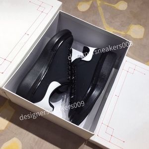 Högkvalitativa stövlar Herr Fritidsskor Damsneaker Mode Chaussures Sko Vackra Platform Sneakers Läder Enfärgade Klänning Stor Mocka Sneakers