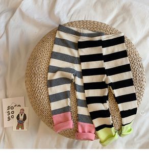 Spädbarn och unga barn mode randig patchwork leggings 0-2 år baby boys tjejer casual base skinny byxor 210508