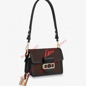 Womens Chain Shoulder Bags Purses Black Designers Female Messenger Bag White Lady Fashion Totes Ladies Purses