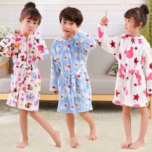 Meninos e meninas flanela Pijamas Robe Outono Inverno Crianças Banho macio e confortável Baby Kids Roupa bonito Homewear 211109