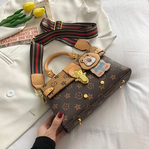 Günlük Bag 2023 Sonbahar ve Kış Yeni Retro Baskılı Kilit Omuz Crossbody Küçük Kare Çanta Kapak Büyük Kapasite Çantası