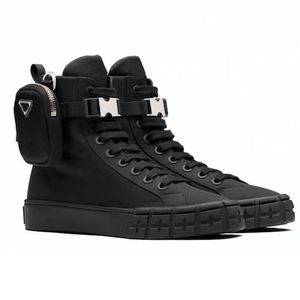 Düz Ayakkabı Çantaları toptan satış-2021 Tekerlek Tasarımcılar Ayakkabı Yüksek Üst Yeni Naylon Sneakers Erkekler Kadınlar Platformu Ayakkabı Savaş Düz Eğitmenler Beyaz Siyah Çanta Boot Lace Up Sneaker Ile