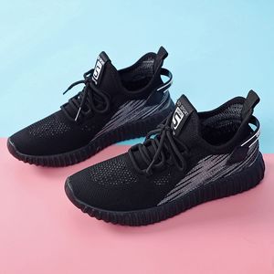 Alta qualità 2021 Arrivo Scarpe da corsa in maglia per uomo Donna Sport Tennis Runner Triple Nero Grigio Rosa Bianco Outdoor Sneakers TAGLIA 35-40 WY11-1766