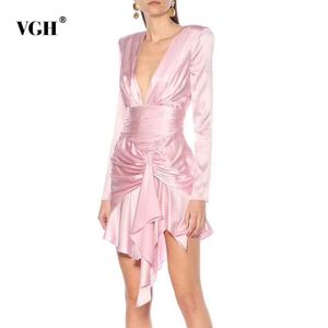 Elegantes rosa Kleid für Frauen V-Ausschnitt Langarm hohe Taille Sexy schlanke geraffte asymmetrische Saum Minikleider weibliche Mode 210531
