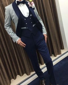 Erkek Düğün Takımları Açık Gri Sigara Smokedo Ceket Groomsman Özel Yapımı lacivert yelek pantolon 3 parçalı damat Terno Erkekler Blazers