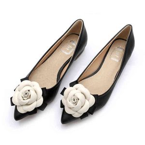 Märke Camellia Flower Leather Flats Ladies Office Dress Pointy Toe Single Bride-Maid Women Wedding Shoes 220315