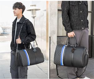 Tasarımcı Lüks Erkek Kızlar Duffel Bags Tasarımcılar Sırt Çantaları Lüks Pu Deri Erkekler Kadın Seyahat Çantası Bagaj Çanta Büyük Kapasite Spor Çantaları 45-55cm MK001