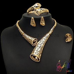 Kolczyki Naszyjnik 2021 Przyjazd Nigerii Hurtownie Hollow Out Jewellery Sets for Women Decal Gift Gold Plating Jewelry Set