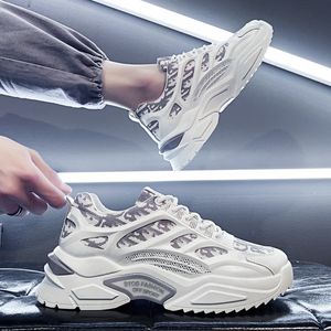 أزياء أعلى جودة للنساء الرجال Running Shoes Designers White Gray Light Green Black Wallking Wallking Sports Size 39-44 Sneakers Code 88-FB2118