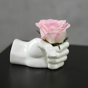 手モデリングフィスーシング花瓶ホワイトセラミックポットフラワーアレンジメント家リビングルームモダンな装飾的な装飾品1390 V2