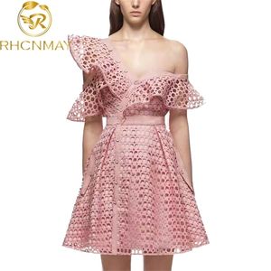 Self Portrait Luxury Runway Dress New Arrival Asymmettical Neck One-Shoulder Lace Hollow Out Patchwork Runway Pink Dress 210331