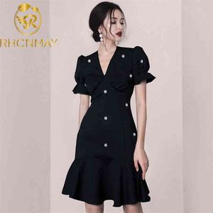 Runway Lato Luksusowe Bogini Ruffles Syrenka Dress Kobiety Koralik Bodycon Krótki Rękaw Lady Black V Neck Party 210506