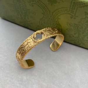 Kvinna guld snidat armband män tjocka armband mode designer mens smycken lyx brev g par smycken bröllop presentparty d2109156hl