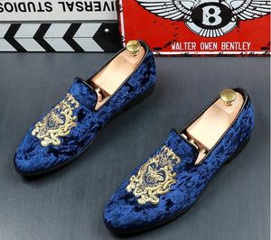 ドレスシューズPromotion Spring Men Velvet Loafers Party Weddingヨーロッパスタイル刺繍入りブラックブルースリッパモカシン